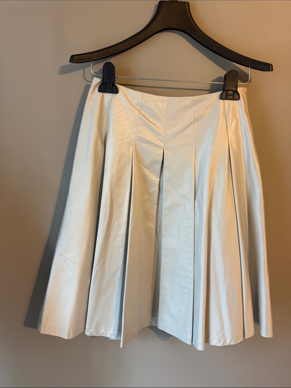 Anayi Twill Pleated Skirt. Iridescent fabric Size 38/USA-6